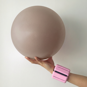 Mini Pelota de Yoga con Logotipo Personalizado de 20 cm, Pelota de Pilates Pequeña con Bomba de Aire, Antiexplosión, Antideslizante, para Entrenamiento de Core y Yoga - Product Image 6