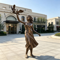 Anpassbare Realistische Moderne Stil Kommerzielle Straßenplatz-Dekoration Bronze-Skulptur Dame mit Tauben Menschliche Figur Statue