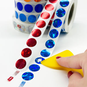 Rouleau d'<span class=keywords><strong>autocollant</strong></span> à gratter personnalisé TOP autocollants adhésifs holographiques ronds étiquettes hologrammes argentées pour la fabrication de cartes de récompense surprise - Product Image 2