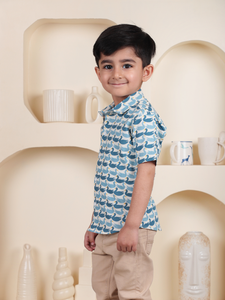 เสื้อเชิ้ตผ้าฝ้ายพิมพ์ลายปลาวาฬสีน้ำเงินสำหรับเด็กผู้ชาย เสื้อเชิ้ตแขนสั้นลำลองสำหรับฤดูร้อนสำหรับเด็ก เสื้อเชิ้ตติดกระดุมน้ำหนักเบา ระบายอากาศได้ดี - Product Image 4