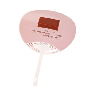 พัดลมพลาสติกขนาดเล็กพับได้พัดลมมือถือพลาสติกขนาดเล็กพับได้ทำจากพลาสติก PP ด้ามจับยาวสำหรับโฆษณาโลโก้ออกแบบได้ตามที่ต้องการ - Product Image 1