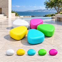 Ensemble table et chaises en FRP, design moderne, étanche, pour extérieur, style pétale triangulaire, couleur tendance, pour centre commercial, plage et bord de mer, sculpture en FRP