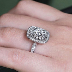 Anello floreale traforato da donna, design a fiore cavo, gioiello alla moda da indossare sul dito, idea regalo - Product Image 4