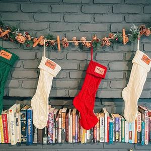 Calza di Natale in maglia con patch in similpelle incisa al laser di alta qualità, decorazione natalizia, ornamento festivo, all'ingrosso, da appendere - Product Image 6