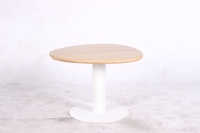 Table d'appoint minimaliste en matériaux mixtes, plateau en bois naturel, base en métal blanc, pour bureau, salle d'attente, restaurant, café