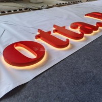 Signalétique haut de gamme en acier inoxydable 304 avec rétroéclairage rouge : Peinture vive et fabrication soignée pour votre boîte lumineuse de porte prestigieuse