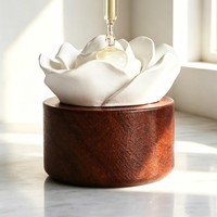 Diffuseur d'huiles essentielles en plâtre céramique parfumé, fait main, en forme de fleur de porcelaine sur base en bois, pour parfumer l'ambiance de la maison