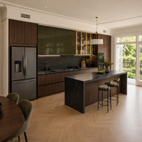 Armoires de cuisine en PET haute brillance et placage bois pour les projets de développement d'appartements et de maisons familiales en Australie