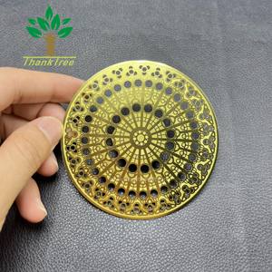 Amuleti a calice in metallo con doppio lato inciso di alta qualità con amuleti energetici metallici personalizzati per regali da collezione - Product Image 1