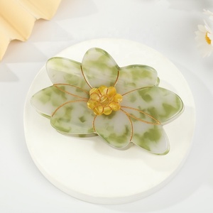 กิ๊บติดผมรูปดอกพลัมหวานสำหรับผู้หญิง ดีไซน์ลายดอกไม้ สำหรับตกแต่งผมด้านหลังศีรษะอย่างมีสไตล์ - Product Image 4