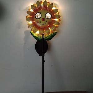 Lámpara Solar Decorativa con Forma de Girasol para Jardín, Resistente al Agua, con Energía Solar, para Patio y Jardín - Product Image 2