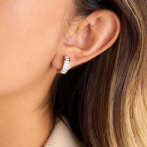 QISEN 2026 Piccoli Orecchini a Cerchio con Zirconi, Minimalisti e Scintillanti, per Donne, in Acciaio Inossidabile, <span class=keywords><strong>Gioielli</strong></span> Impermeabili per Uso Quotidiano - Product Image 5