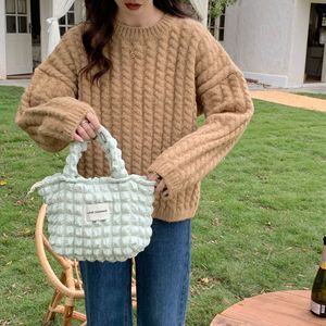 Nouveauté 2024 : Mini sacs à main pour femmes, sacs de maquillage matelassés tendance, petits sacs fourre-tout plissés sous le bras pour femmes - Product Image 4