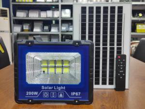 ไฟสปอร์ตไลท์ LED พลังงานแสงอาทิตย์ 200W SMD IP67 ตัวเรือน ABS แบตเตอรี่ลิเธียมโพลีซิลิคอน เซ็นเซอร์โฟโตเซลล์ มุมลำแสง 120 องศา - Product Image 6