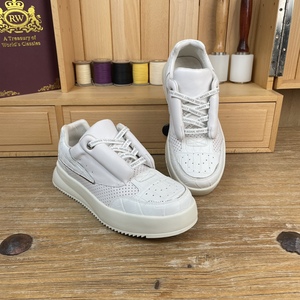Baskets plateforme blanches en peau de crocodile 100% |   Design perforé respirant, lacets à lettres, chaussures tendance pour papa, streetwear de créateur - Product Image 4