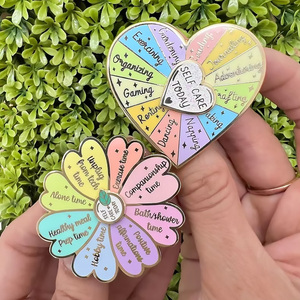 Broche en émail « Soins personnels » – Fleur, badge métallique, multicolore pastel, pour sac, veste, chemise - Product Image 3