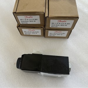 Válvula Solenoide de Control Direccional DG4V-3-2A-M-U-H7-69-EN124 para Máquina de Moldeo por Inyección - Product Image 1