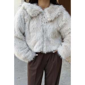 เสื้อโค้ทขนสัตว์เทียมสำหรับผู้หญิง รุ่นครีม ฟาอุสต้า - Product Image 4