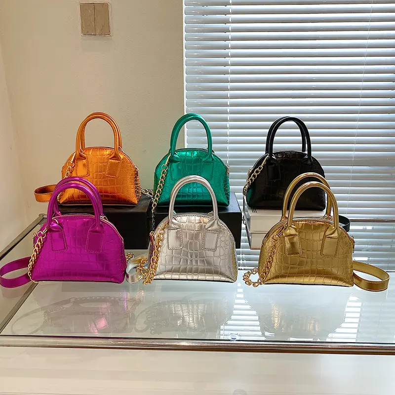 Low MOQ Good Quality Popular Shell Type Ladies Handbag Shiny Patent Leather Chain women's messenger bags