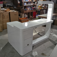 Table de salon blanche Nial, table de manucure moderne avec équipement de salon LED pour bar à ongles