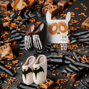 Chaussons d'Halloween en coton doux avec TPR, motifs : Œil maléfique, Lapin, Scream, Chat noir, Chauve-souris, Toile d'araignée, Citrouille, Fantôme - Product Image 3