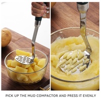 Aardappelstamper van gepolijst metaal, handmatig, roestvrij staal, voor groenten en fruit.