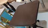 Table de restaurant carrée en bois, design traditionnel durable, apparence moderne personnalisée, mobilier commercial pour la restauration