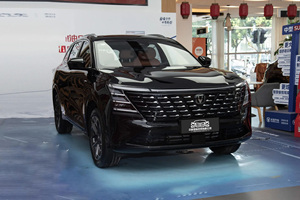 Changan Automobile UNI-Z, SUV Compacto Pequeño de Gasolina, Hecho en China, Auto Nuevo - Product Image 3