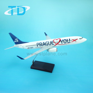 Modèle d'avion commercial <span class=keywords><strong>Prague</strong></span> B737-800 1/100 39,5 cm pour la décoration des salons d'aéroport - Product Image 2