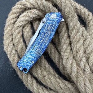 Couteau pliant de chasse Lightning, lame droite à bord dentelé, manche en alliage de titane TC4 de qualité industrielle durable, <span class=keywords><strong>acier</strong></span> <span class=keywords><strong>14C28N</strong></span>, OEM - Product Image 4