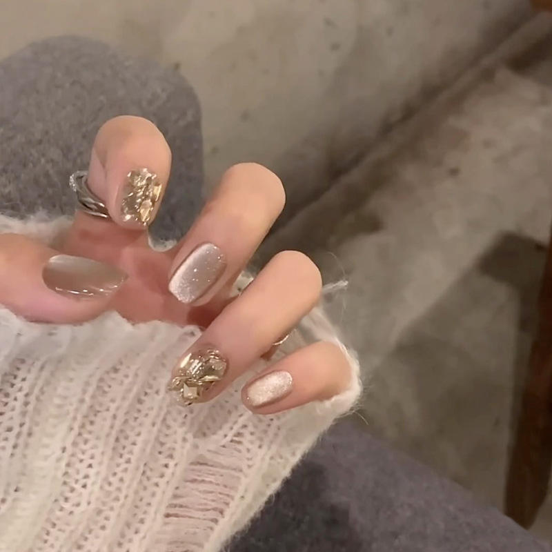 BY1221คริสตัลตาแมวเพชรบดแชมเปญ