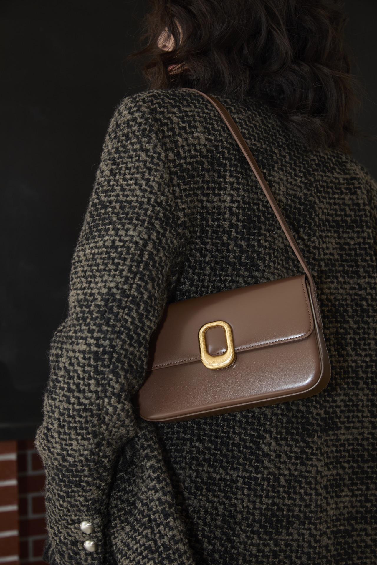 สีน้ำตาล