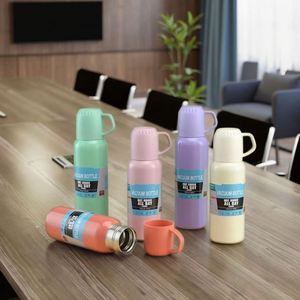 Termo Clásico de Acero Inoxidable con Tres Tapas, Botella de Agua Portátil para Viaje con Pajita, Aislamiento Térmico de 6-12 Horas, Gran Capacidad - Product Image 3