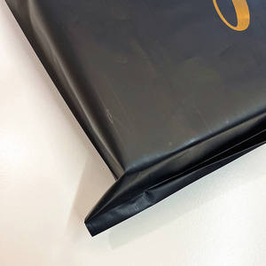 Bolsas con asa troqueladas Impresión personalizada Bolsas de compras de plástico reciclables plegables negras impermeables para uso en exposiciones de supermercados - Product Image 5