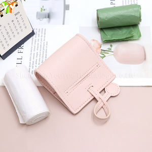 Dispensador de bolsas de caca de perro portátil para exteriores, contenedor colgante de bolsa de basura de cuero PU para mascotas, cachorros y gatos - Product Image 5