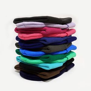 Chapeau tricoté personnalisé en gros, 70 couleurs unies, bonnet avec broderie de logo personnalisé, 100% acrylique, chapeau d'hiver vierge - Product Image 6