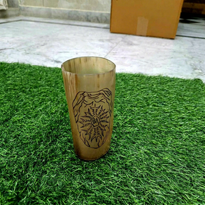 Producto de alta demanda: Vaso de cuerno de buey tallado para fiestas y uso doméstico, estilo vikingo, con tamaño y logotipo personalizados. - Product Image 1