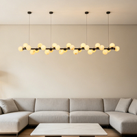 Magnifique lampe suspendue linéaire en sphère d'albâtre contemporaine, globe lumineux en marbre pour hall d'hôtel, villa, foyer