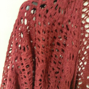 Poncho Cárdigan <span class=keywords><strong>de</strong></span> <span class=keywords><strong>Ganchillo</strong></span> Vintage, Chal <span class=keywords><strong>de</strong></span> Punto Calado Color Vino Tinto para Mujer con Borlas, Ligero para la Playa en Verano - Product Image 4