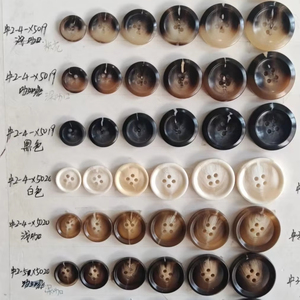 Nhà máy bán thân thiện với môi nhựa bốn lỗ phù hợp với nút thời trang sang trọng biểu tượng tùy chỉnh nút sừng giá cả tuyệt vời - Product Image 1