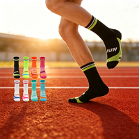 Chaussettes de sport tricotées à compression pour homme, longueur mi-mollet, en tissu éponge, avec design et combinaisons de couleurs populaires, personnalisables avec votre logo