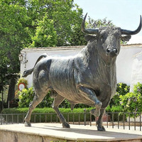 Une statue de taureau en bronze grandeur nature pour la décoration de jardin extérieur à Chicago