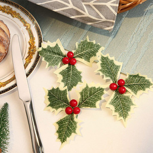 Feuilles de Noël aux couleurs porte-bonheur avec baies rouges 10 cm et moins, impression sérigraphique en relief, décorations pour la maison - Product Image 3