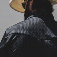 Polo en polyester-spandex de style occidental personnalisé pour hommes de haute qualité avec des boutons en perles exquis, adapté au golf