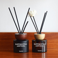 Bouteille diffuseur d'arômes en verre rond noir mat 100ml 120ml en stock, bouteille d'aromathérapie sans flamme avec bouchon et bâtonnets en bois