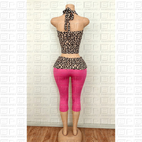 Ensemble de vêtements de sport pour femmes grandes tailles, imprimé léopard rose, imprimé guépard rose vif, haut court sans manches, leggings capri, 2 pièces