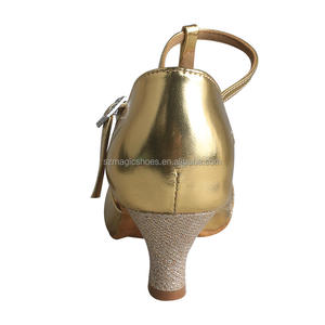 Scarpe da ballo da donna Extra larghe di alta qualità con <span class=keywords><strong>tacco</strong></span> <span class=keywords><strong>basso</strong></span> dorato - Product Image 3