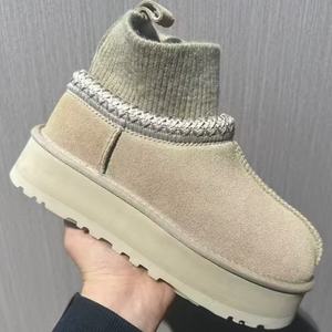 Botas de Nieve Originales de Alta Calidad de la Marca Uggs, Muy Populares, Hechas a Medida para Hombres y Mujeres, Zapatos de Invierno Cálidos y Suaves - Product Image 2