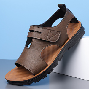 รองเท้าแตะลำลองแบบโรมัน หนังนิ่ม กันลื่น สำหรับผู้ชาย ฤดูร้อน รองเท้าแตะแบบสวมพื้นเรียบ ติดแถบเวลโคร เหมาะสำหรับใส่ชายหาด สีน้ำตาล เทา ดำ - Product Image 1