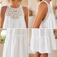 Robe mini blanche à col halter pour femme, avec panneaux en dentelle crochet, sans manches, style babydoll, pour l'été et les vacances à la plage
